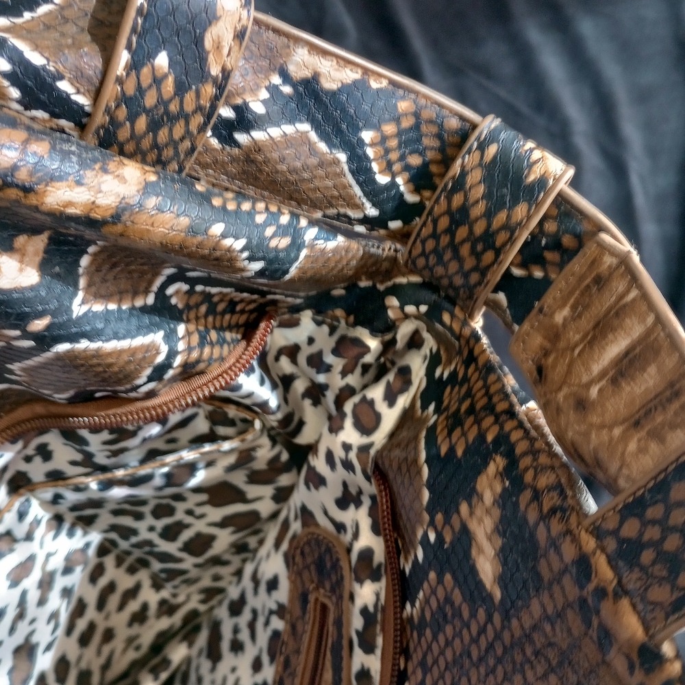 🔖Snakeskin Ruffled Handbag - Picture 16 of 16
